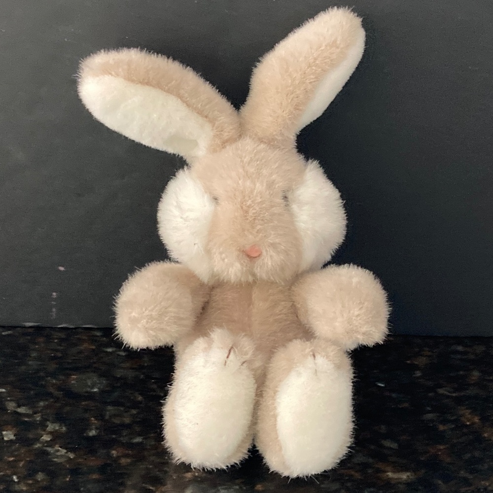 GUND Vintage Plush Sitting Bunny Rabbit/Puffy Cheeks and Fluffy Tail/1984/NEW
